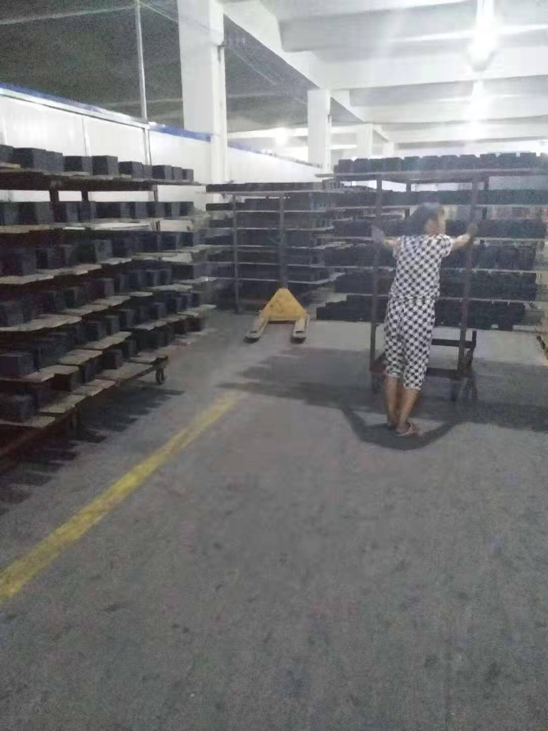 <a href=http://m.vms4030.com/fwzhxt/ target=_blank class=infotextkey>蜂窩活性炭</a>3000m3大型倉庫